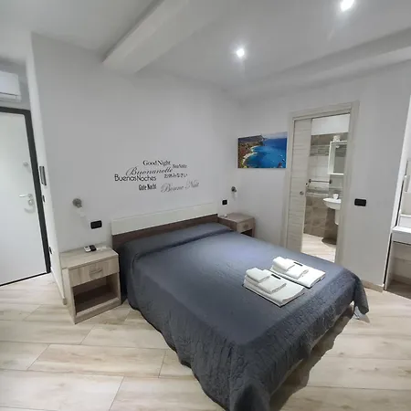 Royal Su Via Principale Per Tropea 4* סנטה דומניקה