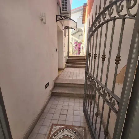 Royal Su Via Principale Per Tropea 4*
