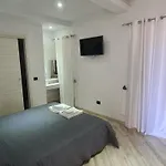 Royal Su Via Principale Per Tropea Santa Domenica (Vibo Valentia)