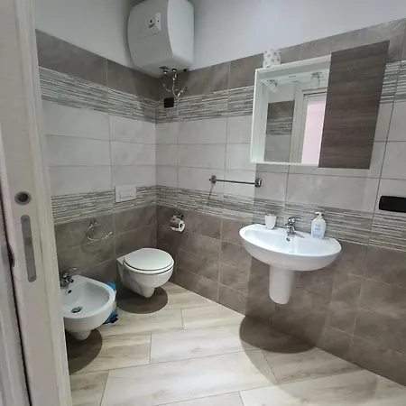 Royal Su Via Principale Per Tropea 4*