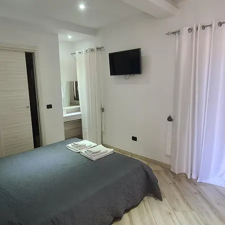 Royal Su Via Principale Per Tropea سانتا دومينيكا