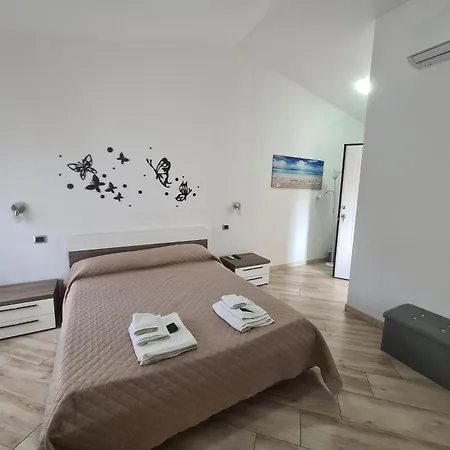 Royal Su Via Principale Per Tropea Santa Domenica (Vibo Valentia)