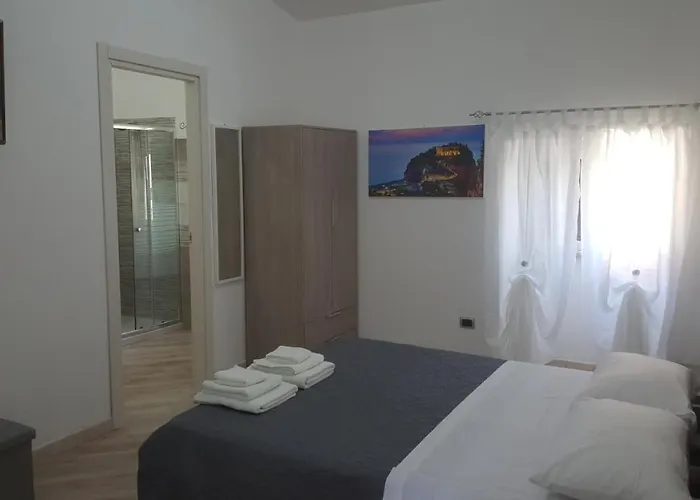 Royal Su Via Principale Per Tropea לינה וארוחת בוקר